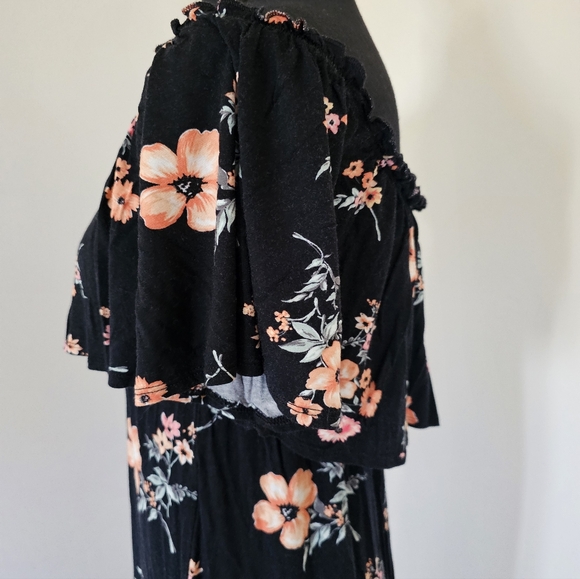 Floral Off the Shoulder Black Maxi Dress - Picture 4 of 16